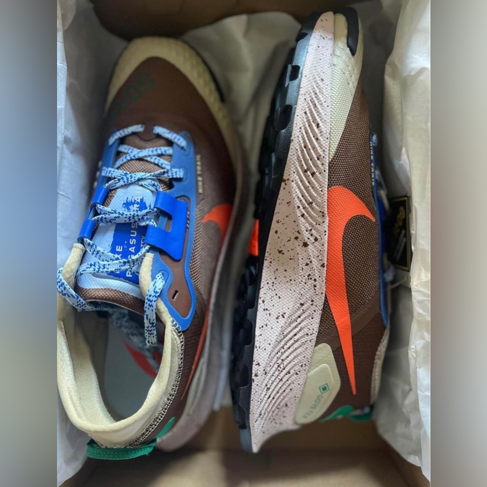 Mens size 10, Nike sneakers